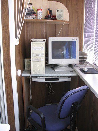 Компьютер на узком балконе